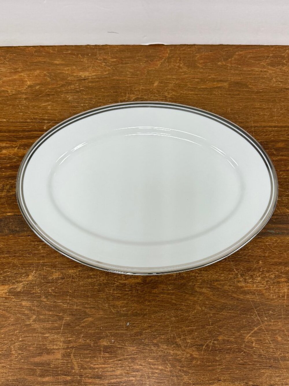 New Royal Doulton Pure Platinum Oval Serving Platter. KT195